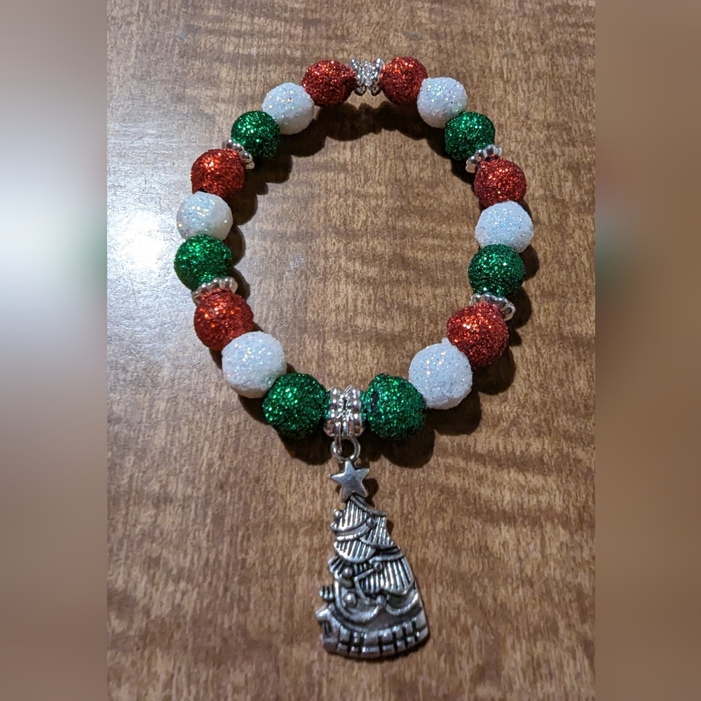 Christmas tree charm beaded stretch bracelet